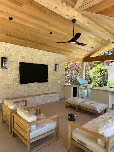 Elegant Outdoor Pavilion Perfect for Entertaining image