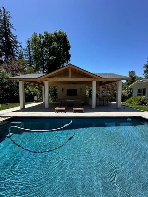 Gallery photos for Elegant Outdoor Pavilion Perfect for Entertaining: Image #1