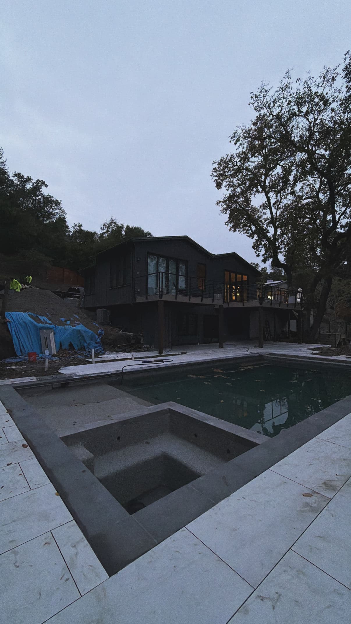 Gallery photos for Creating a Custom Pool Oasis with Porcelain Tiles: Image #1